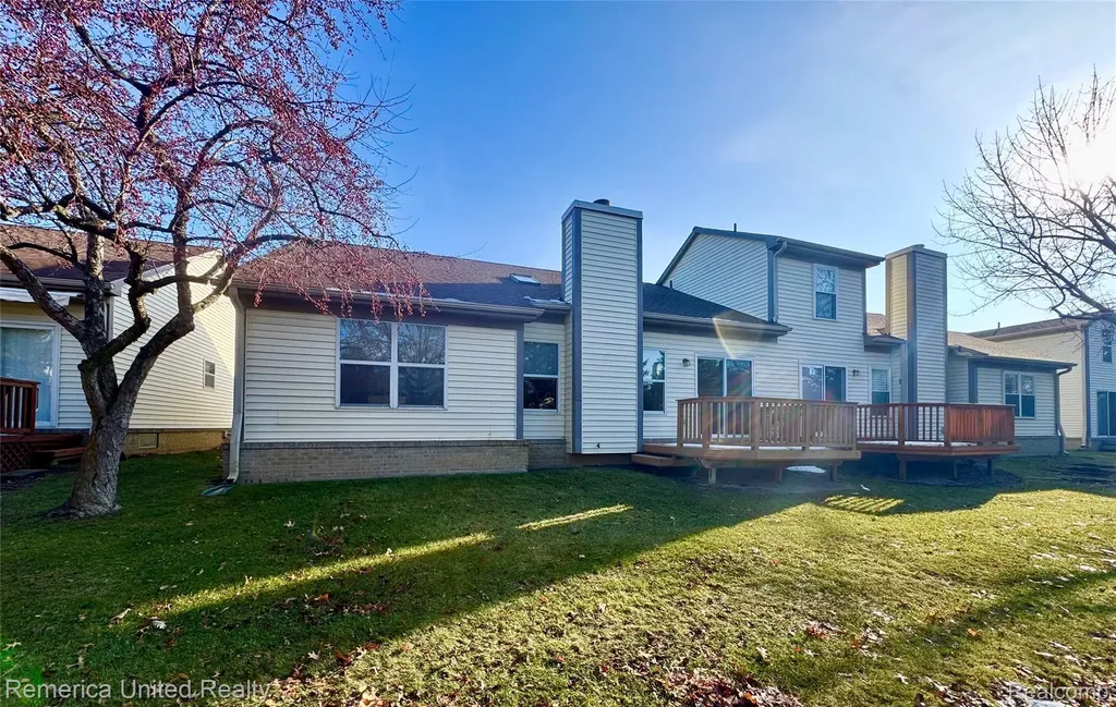 263 Whispering Hill Commerce Charter Township MI 48390