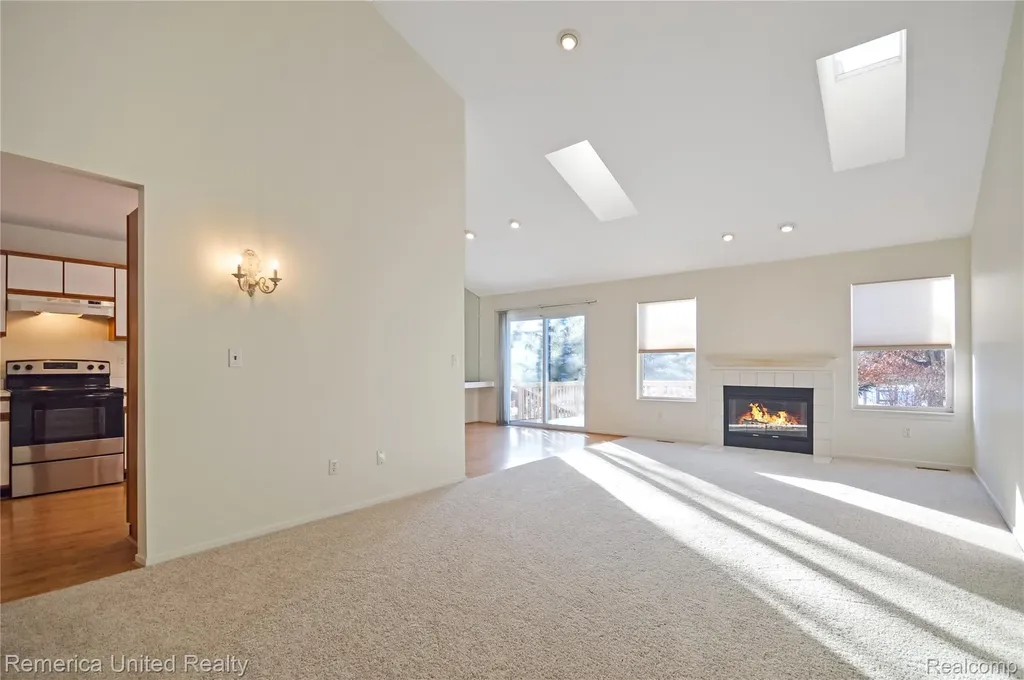 263 Whispering Hill Commerce Charter Township MI 48390