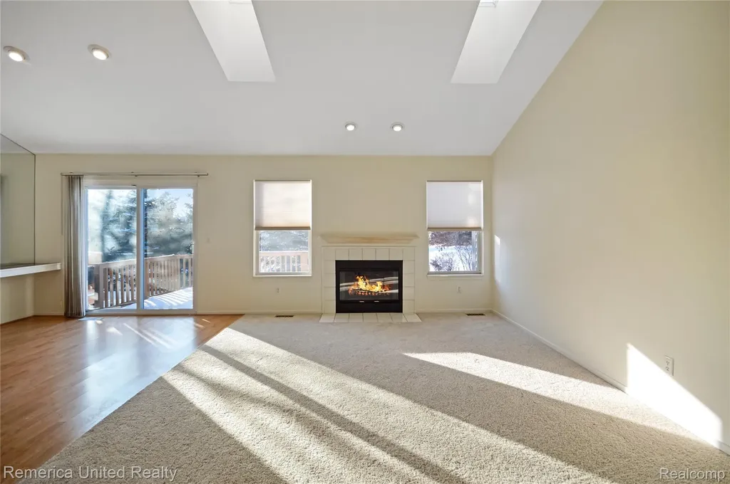 263 Whispering Hill Commerce Charter Township MI 48390