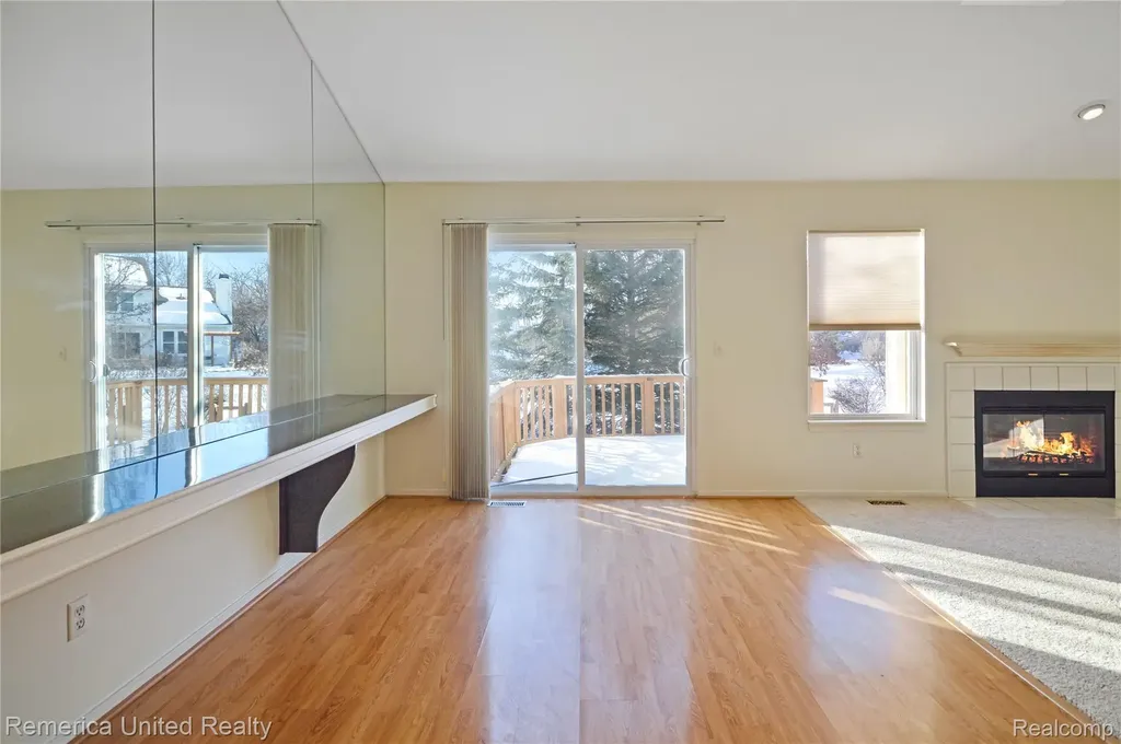 263 Whispering Hill Commerce Charter Township MI 48390