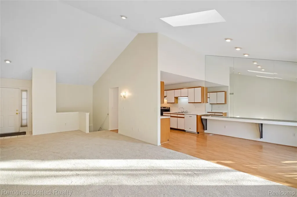 263 Whispering Hill Commerce Charter Township MI 48390