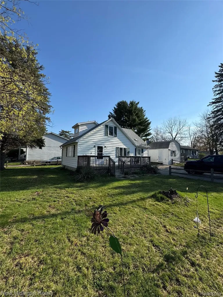 305 E Rolfe Perry City MI 48872