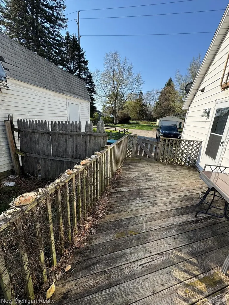 305 E Rolfe Perry City MI 48872