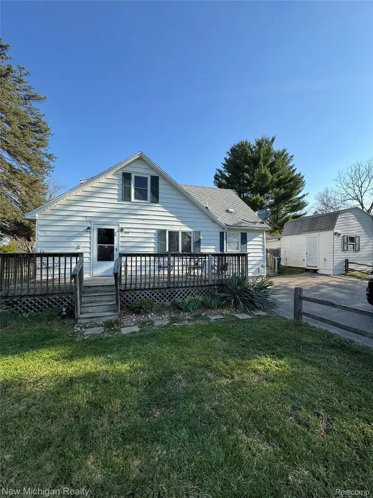 305 E Rolfe Perry City MI 48872