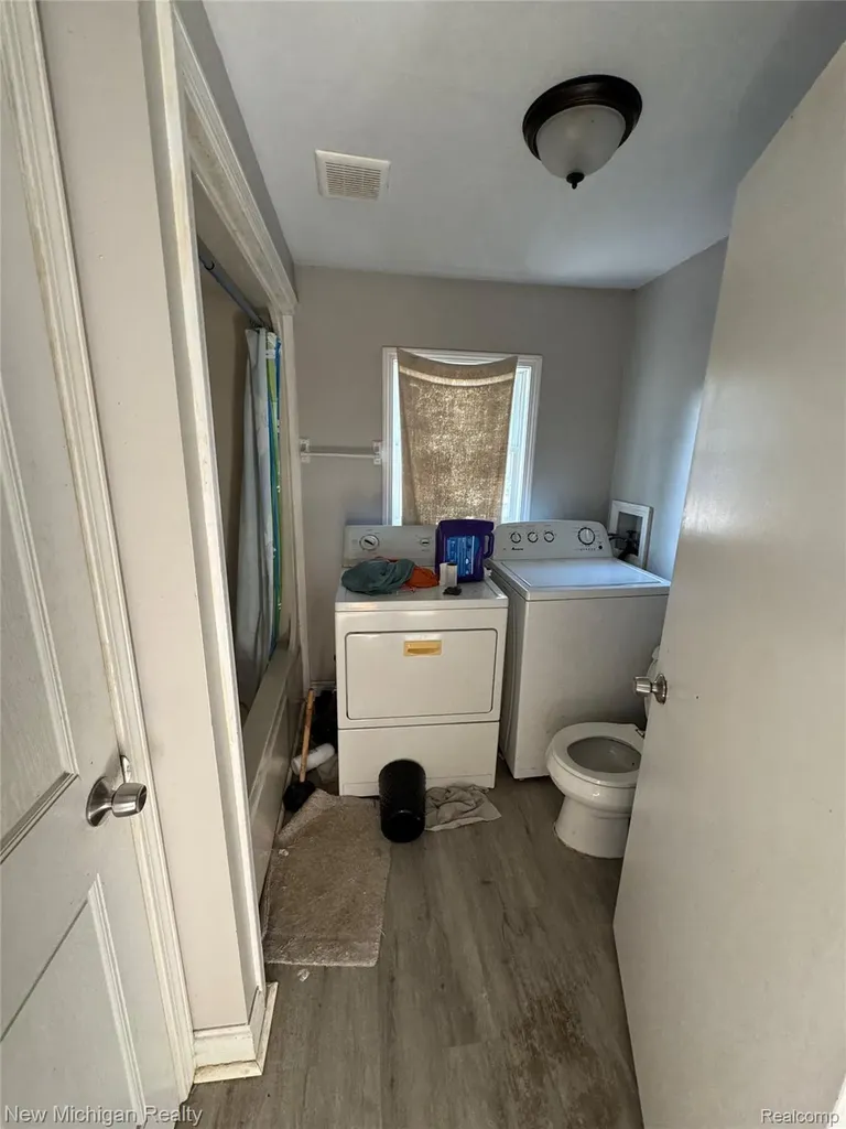 305 E Rolfe Perry City MI 48872