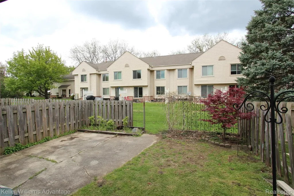 24667 Bashian Drive Novi City MI 48375