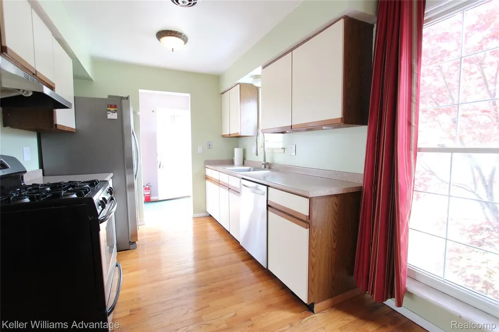24667 Bashian Drive Novi City MI 48375