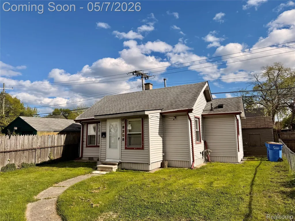 8308 Continental Avenue Warren City MI 48089
