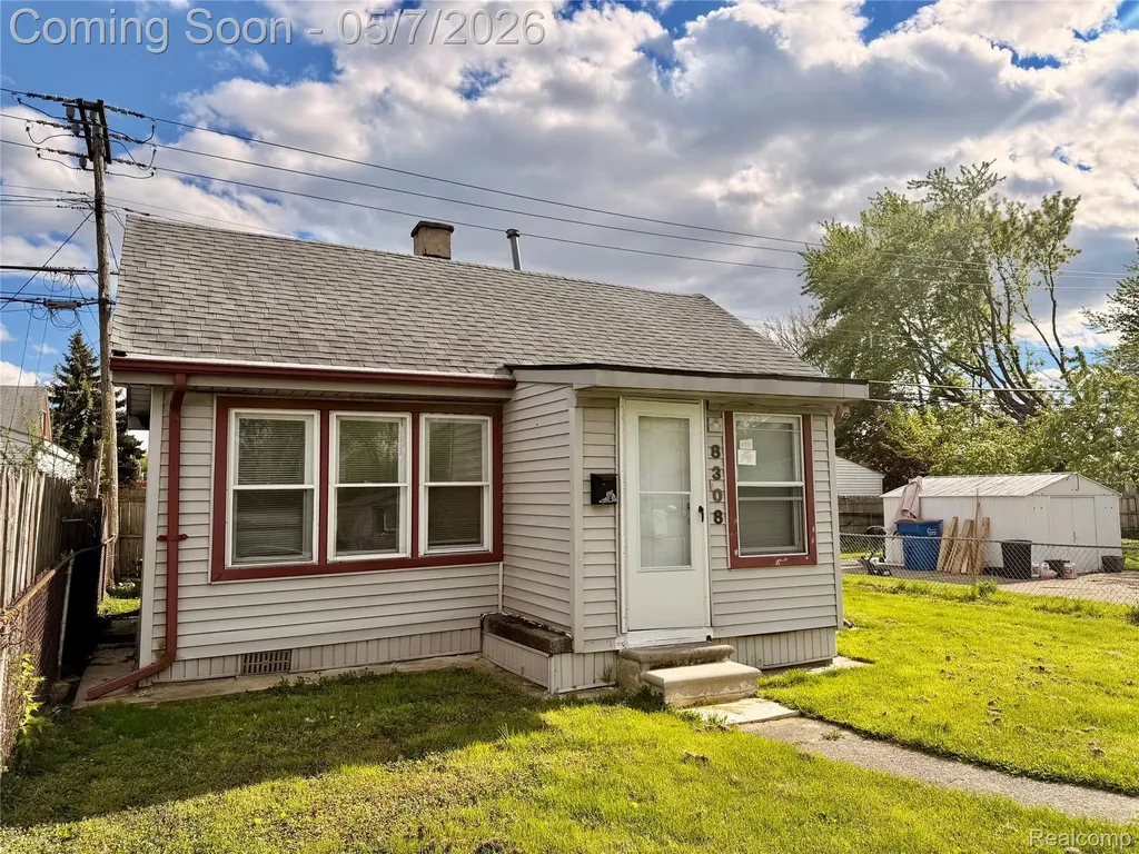 8308 Continental Avenue Warren City MI 48089