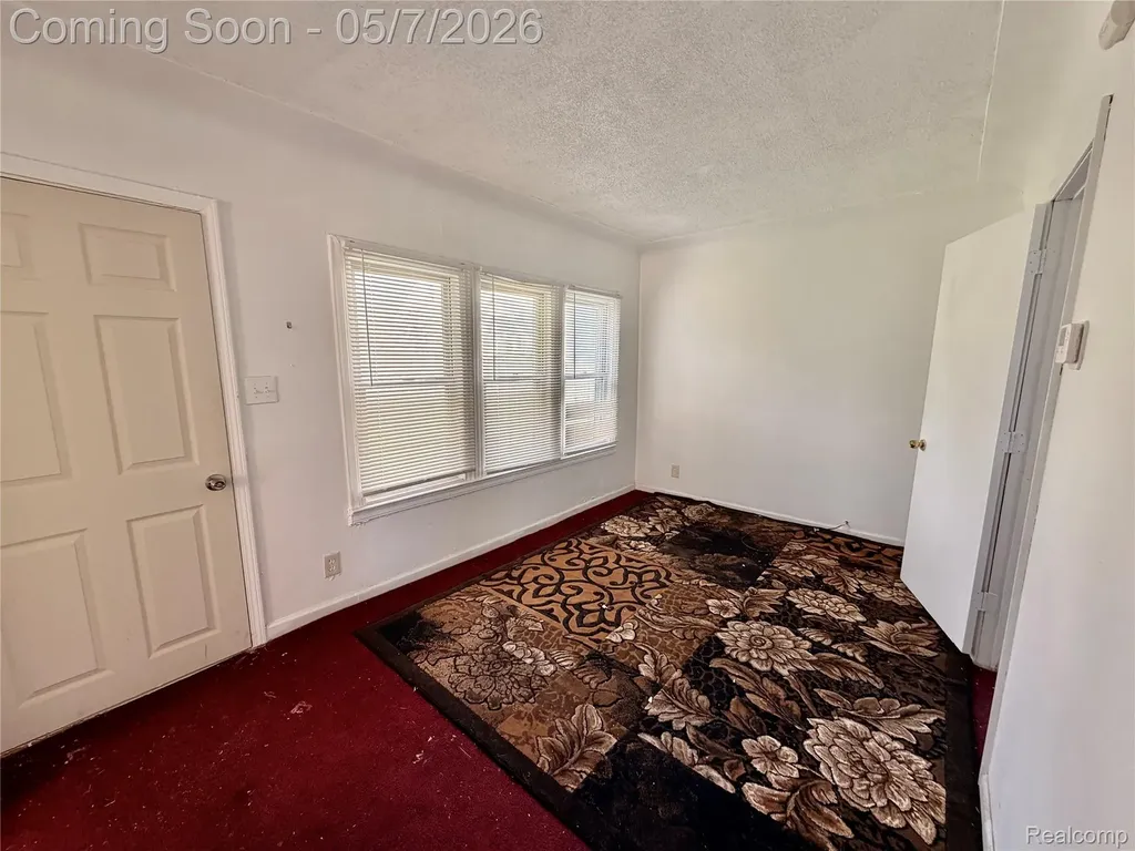 8308 Continental Avenue Warren City MI 48089