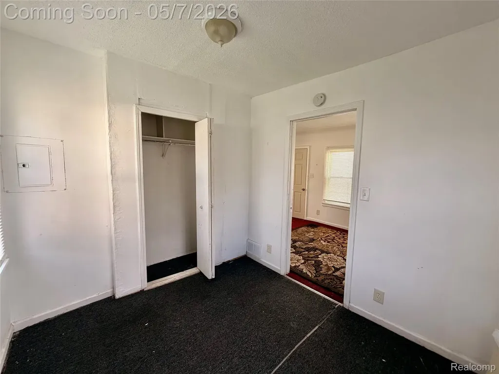 8308 Continental Avenue Warren City MI 48089