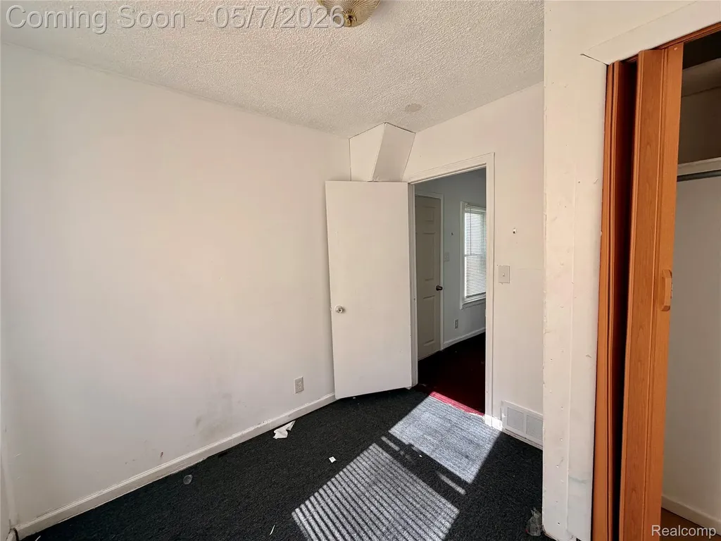 8308 Continental Avenue Warren City MI 48089