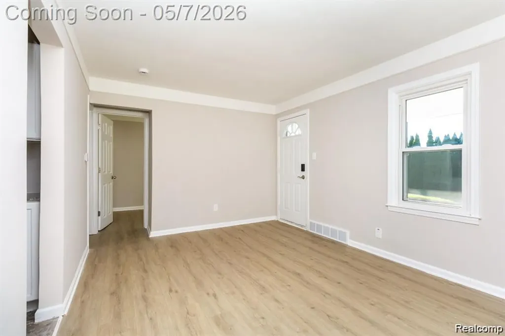 8269 Westminster Avenue Warren City MI 48089