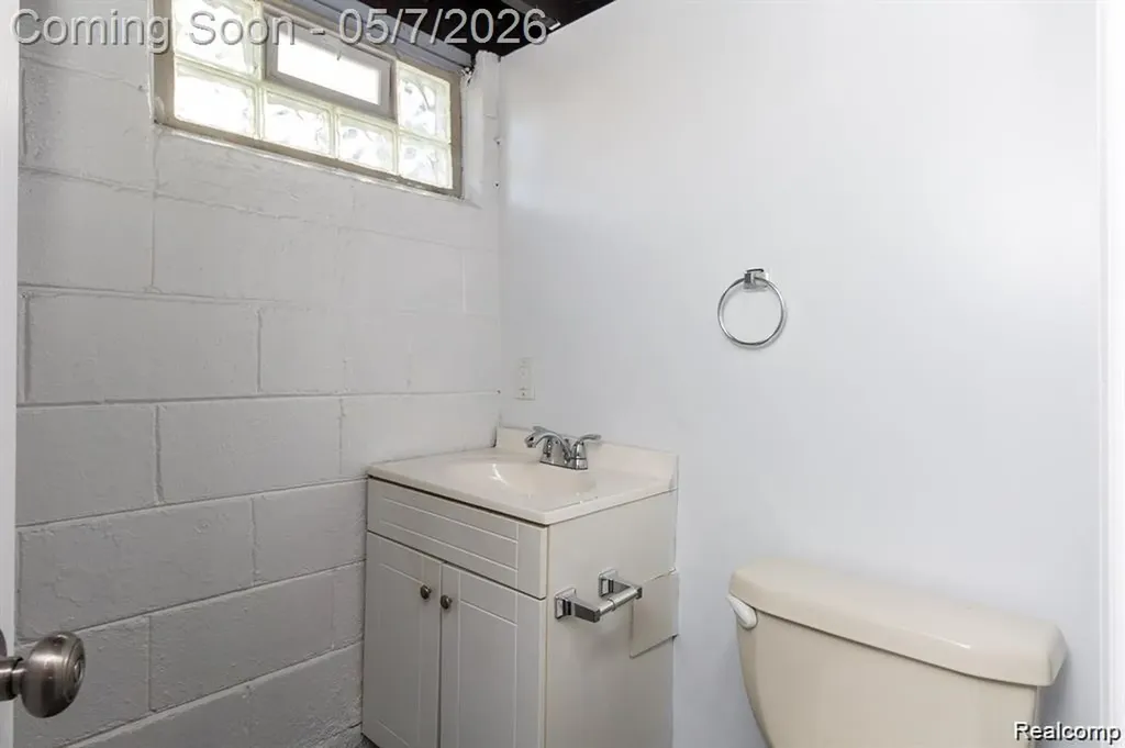 8269 Westminster Avenue Warren City MI 48089