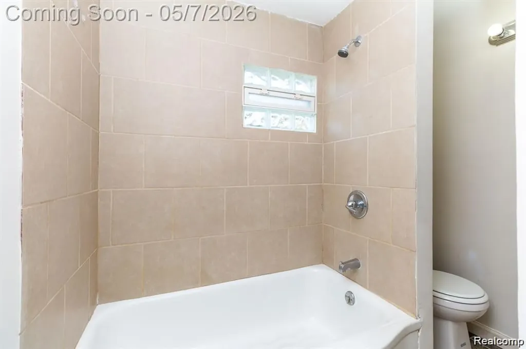 8269 Westminster Avenue Warren City MI 48089