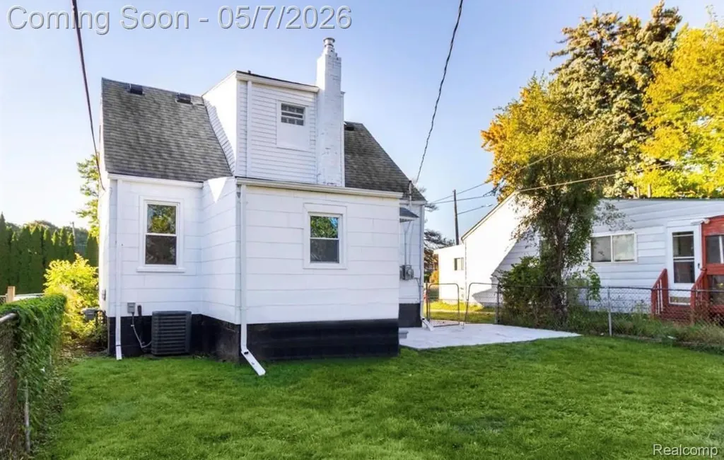 8269 Westminster Avenue Warren City MI 48089