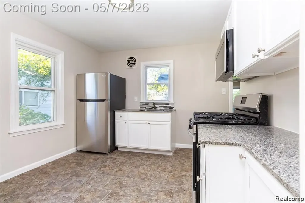 8269 Westminster Avenue Warren City MI 48089