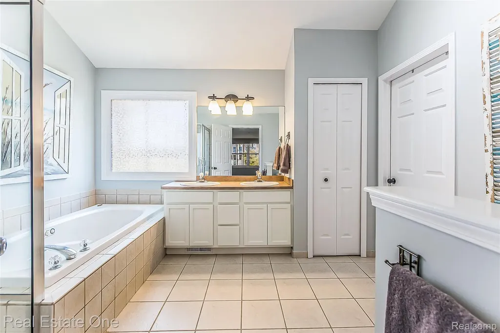 4387 Emu Drive Putnam Township MI 48169