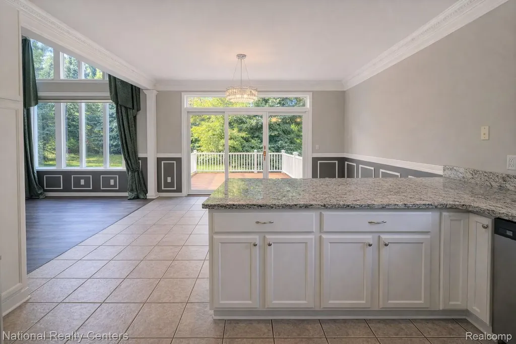2056 Somerville Rochester Hills City MI 48307