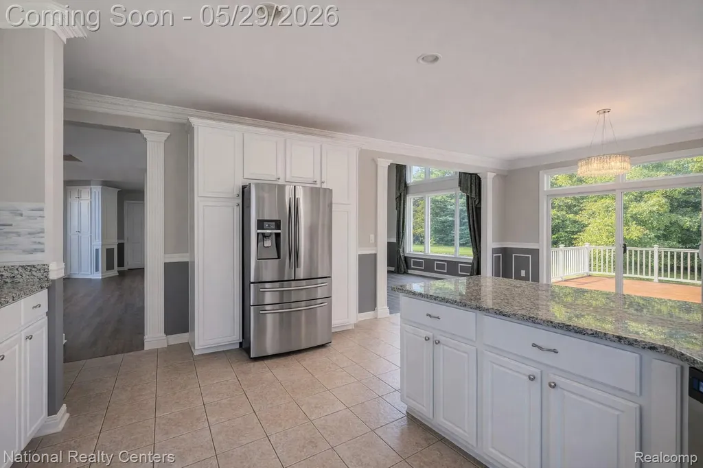 2056 Somerville Rochester Hills City MI 48307