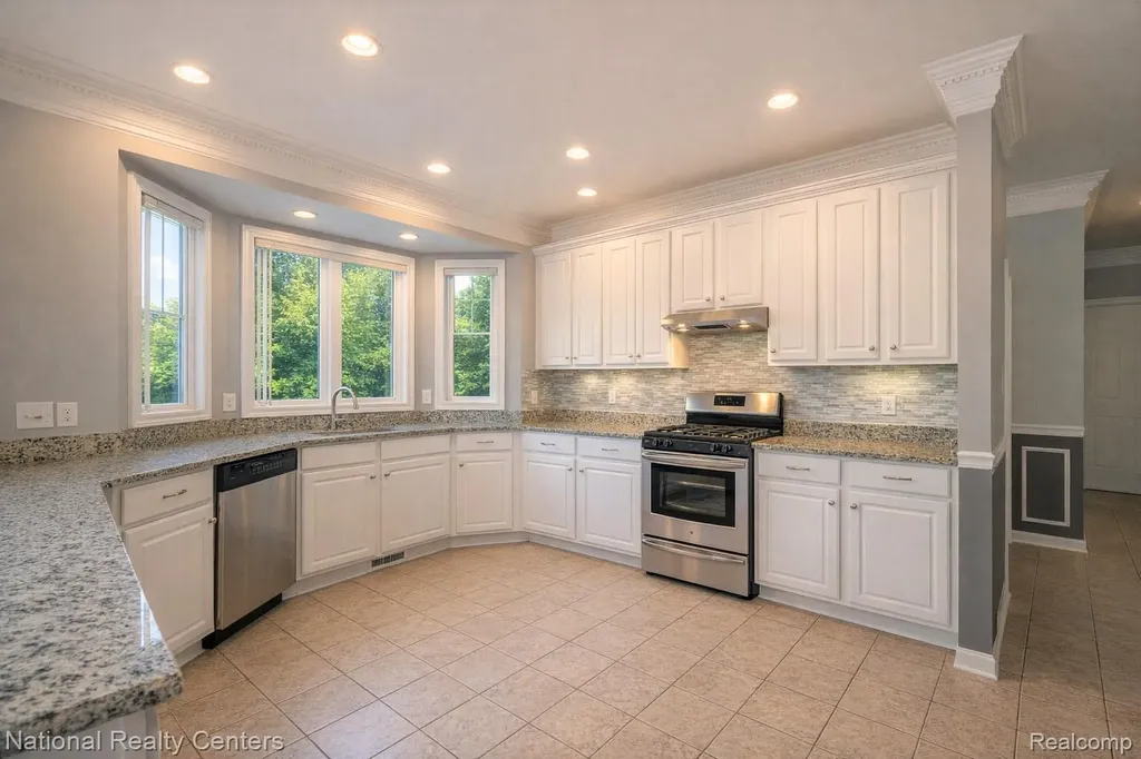 2056 Somerville Rochester Hills City MI 48307