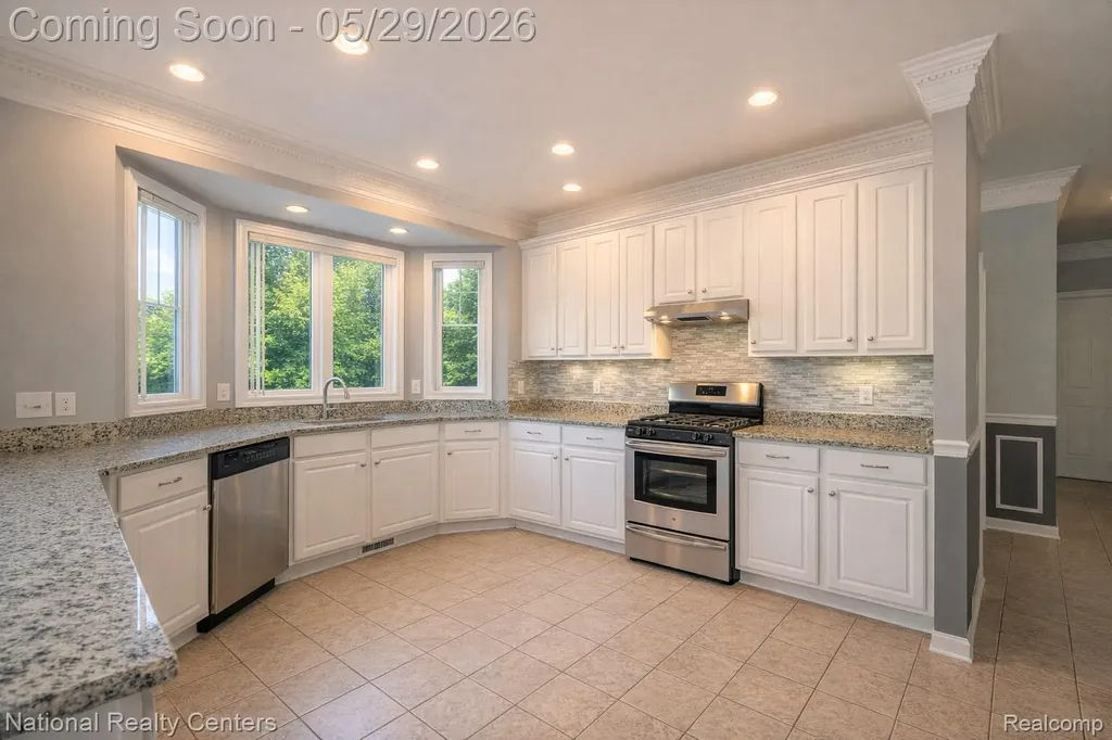 2056 Somerville Rochester Hills City MI 48307