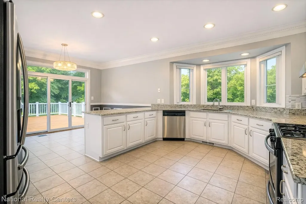 2056 Somerville Rochester Hills City MI 48307