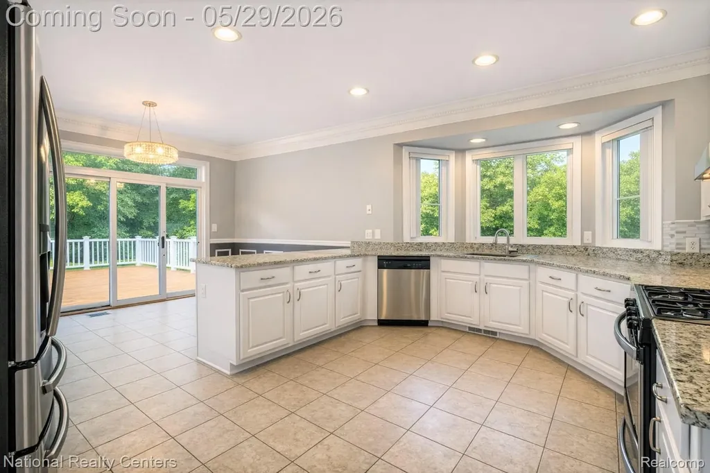 2056 Somerville Rochester Hills City MI 48307