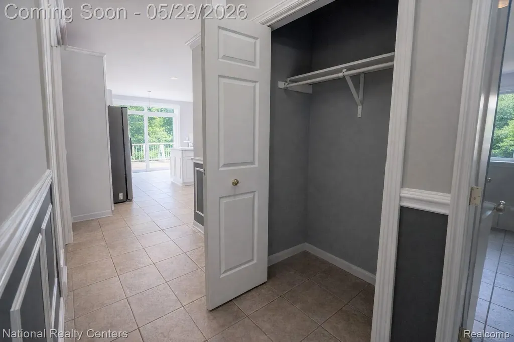 2056 Somerville Rochester Hills City MI 48307