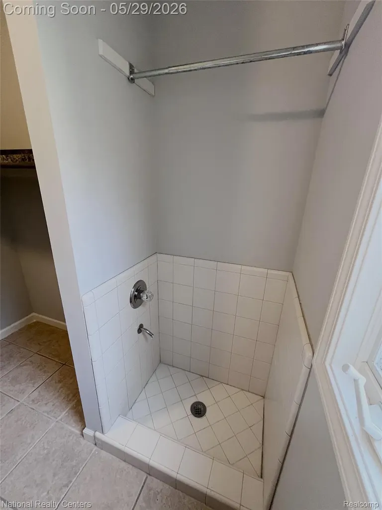 2056 Somerville Rochester Hills City MI 48307