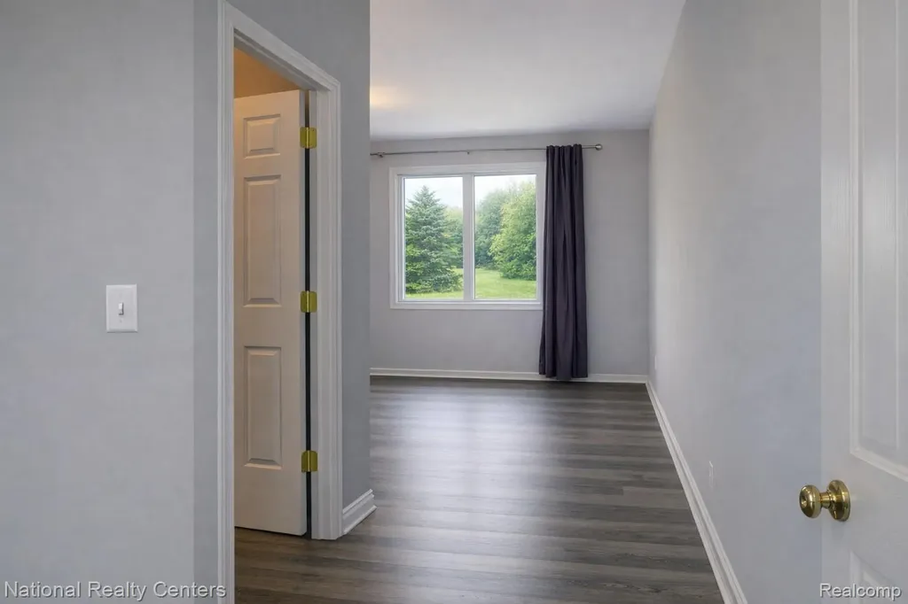 2056 Somerville Rochester Hills City MI 48307
