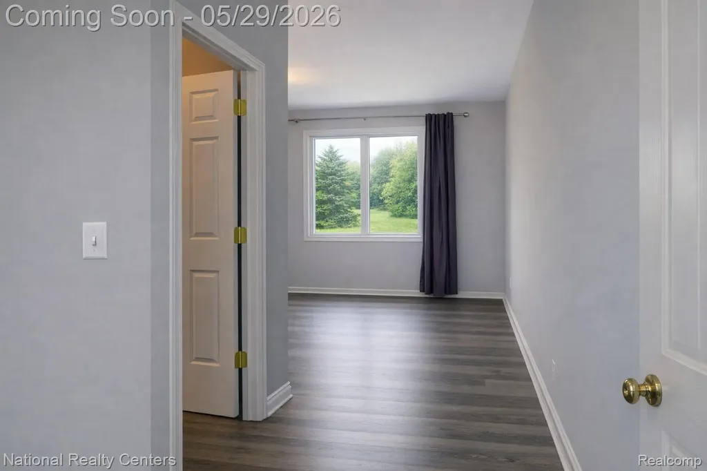2056 Somerville Rochester Hills City MI 48307