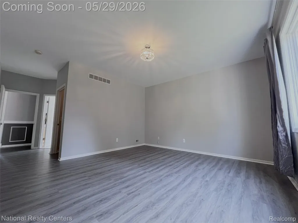2056 Somerville Rochester Hills City MI 48307