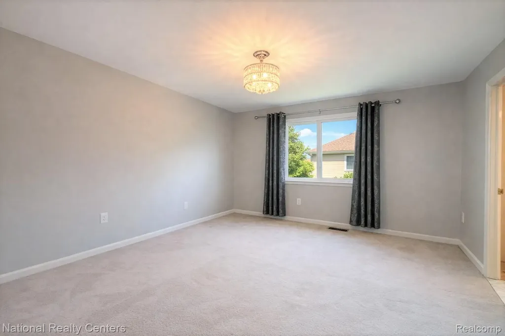 2056 Somerville Rochester Hills City MI 48307