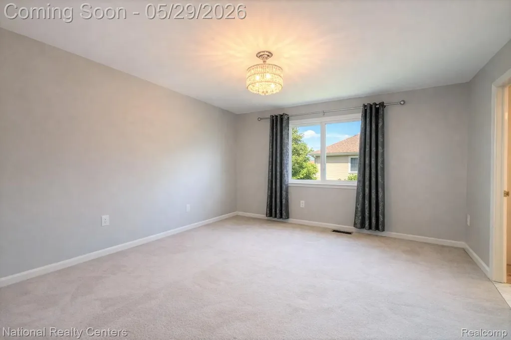 2056 Somerville Rochester Hills City MI 48307