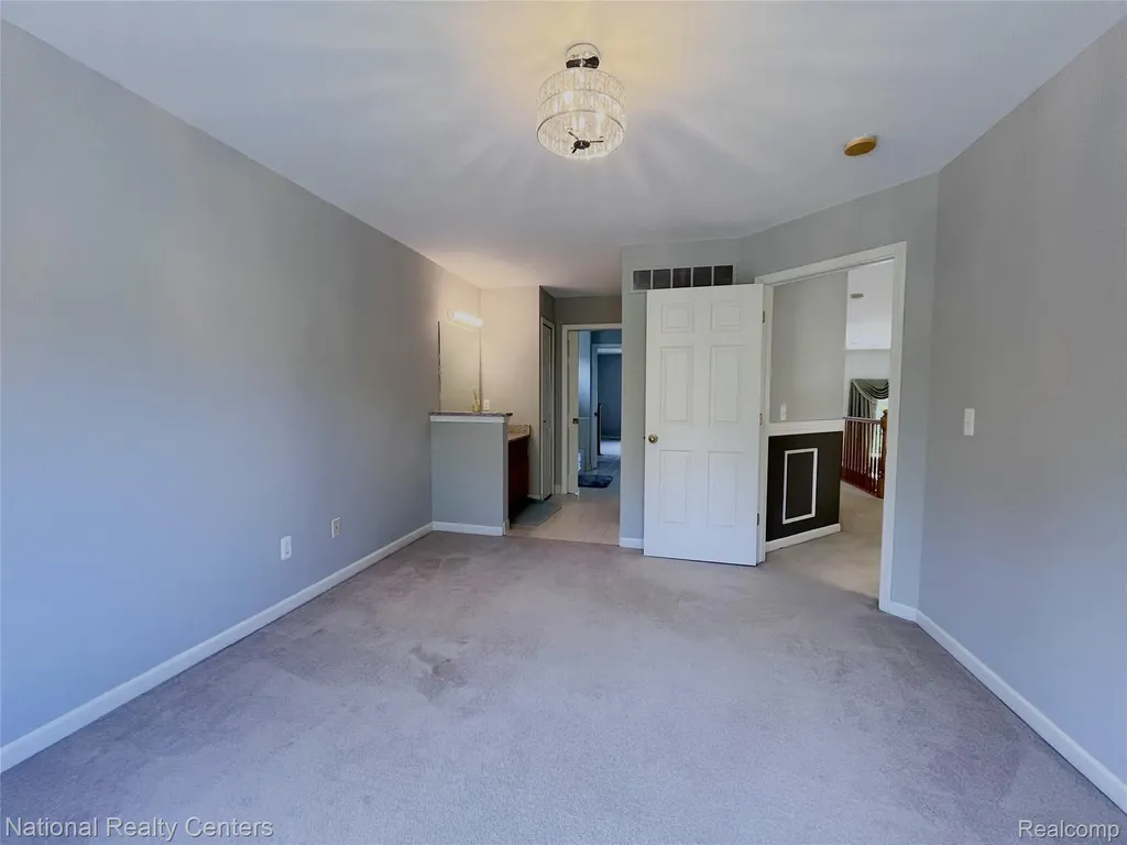 2056 Somerville Rochester Hills City MI 48307