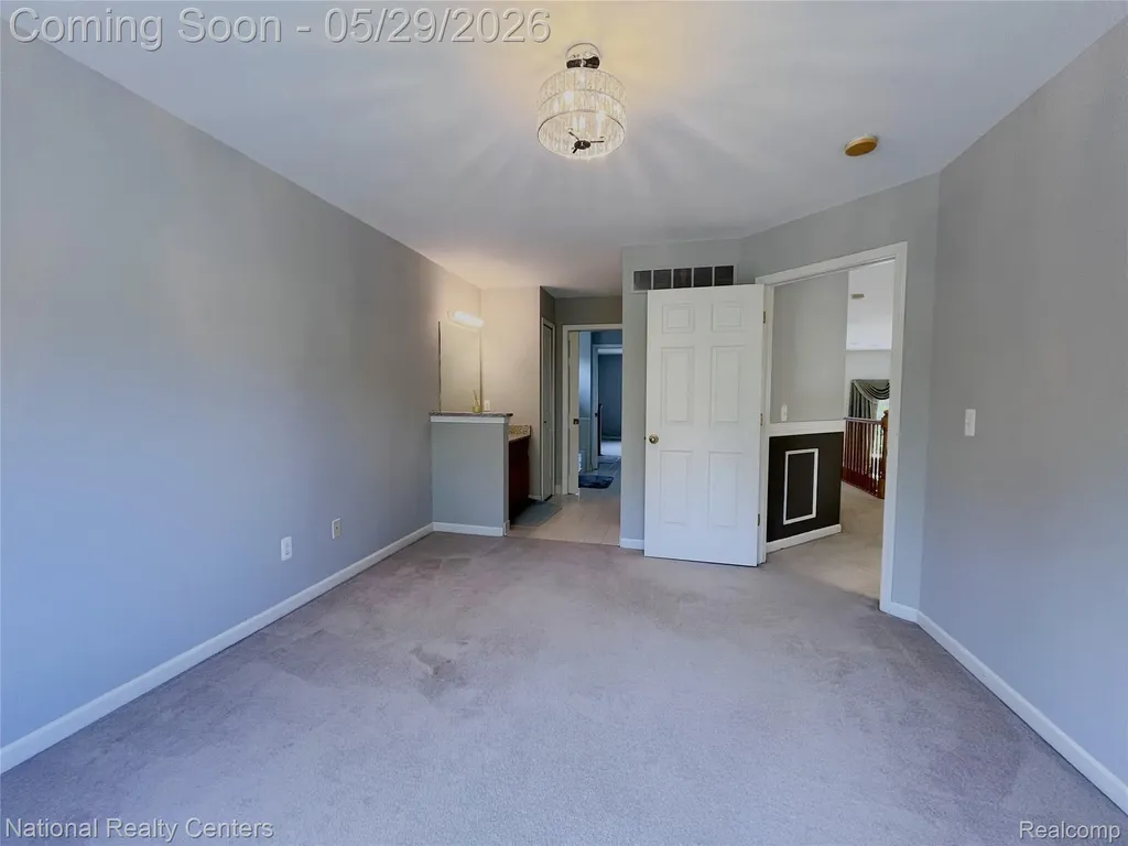 2056 Somerville Rochester Hills City MI 48307