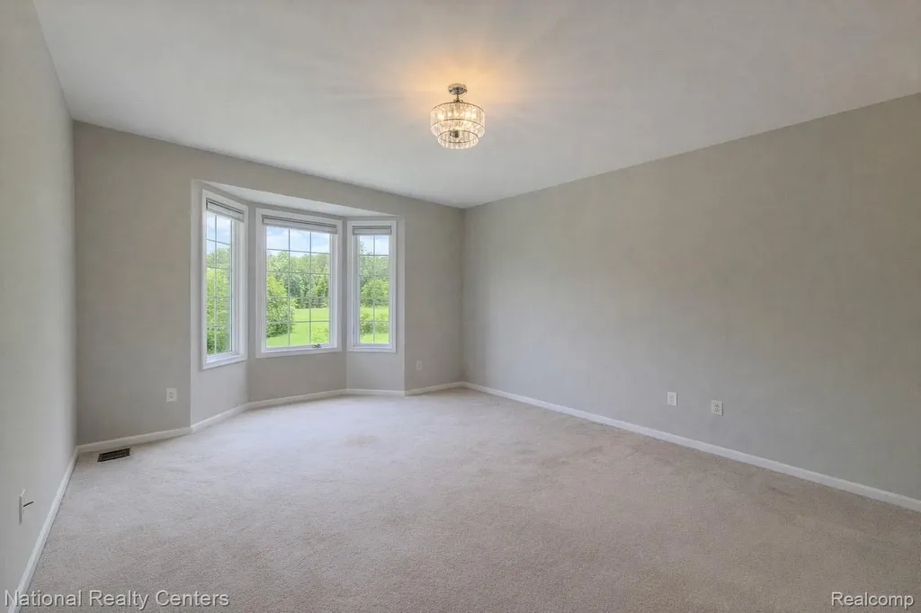 2056 Somerville Rochester Hills City MI 48307