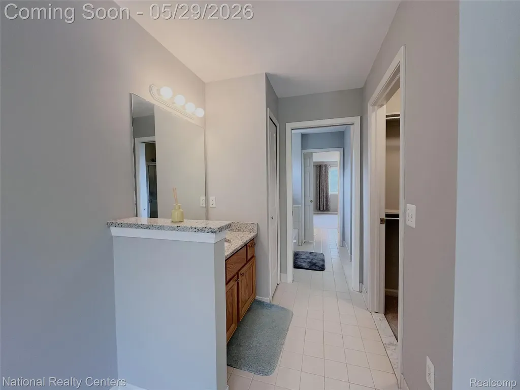 2056 Somerville Rochester Hills City MI 48307