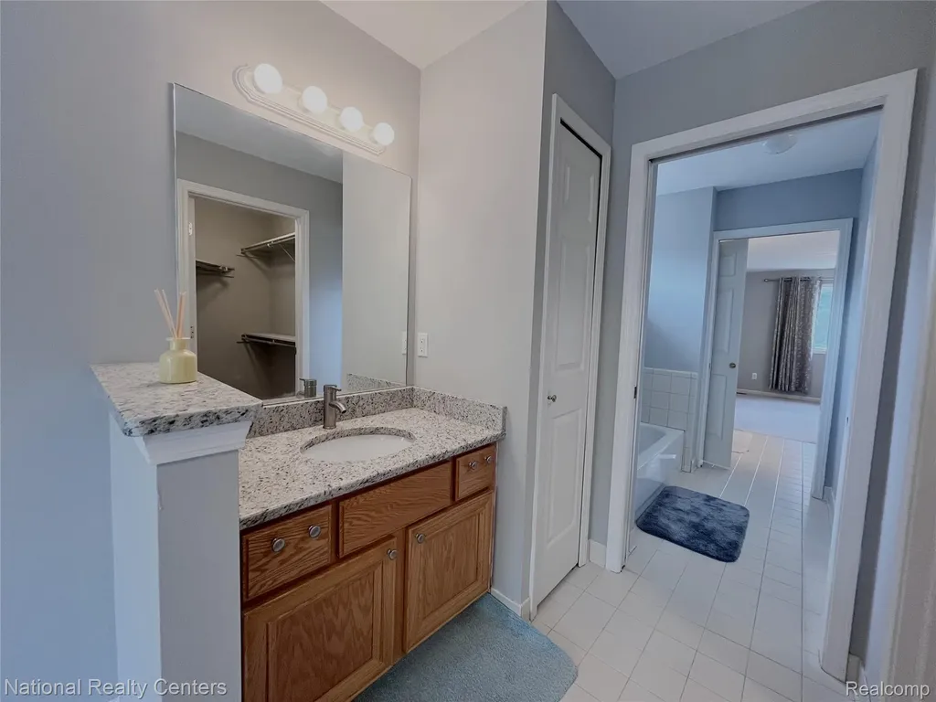 2056 Somerville Rochester Hills City MI 48307