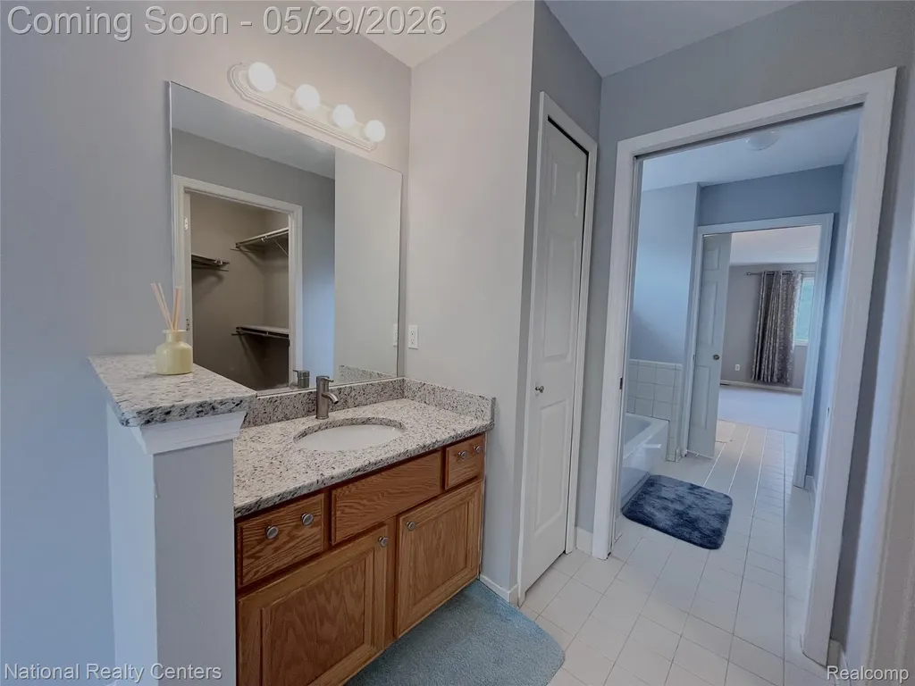 2056 Somerville Rochester Hills City MI 48307