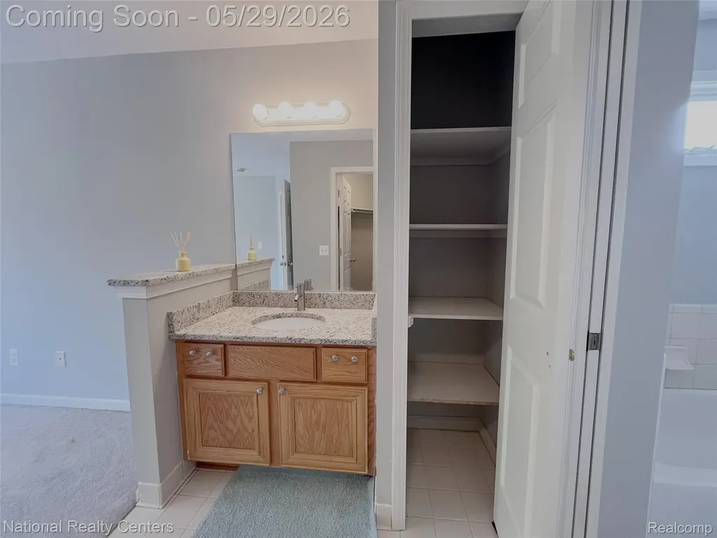 2056 Somerville Rochester Hills City MI 48307
