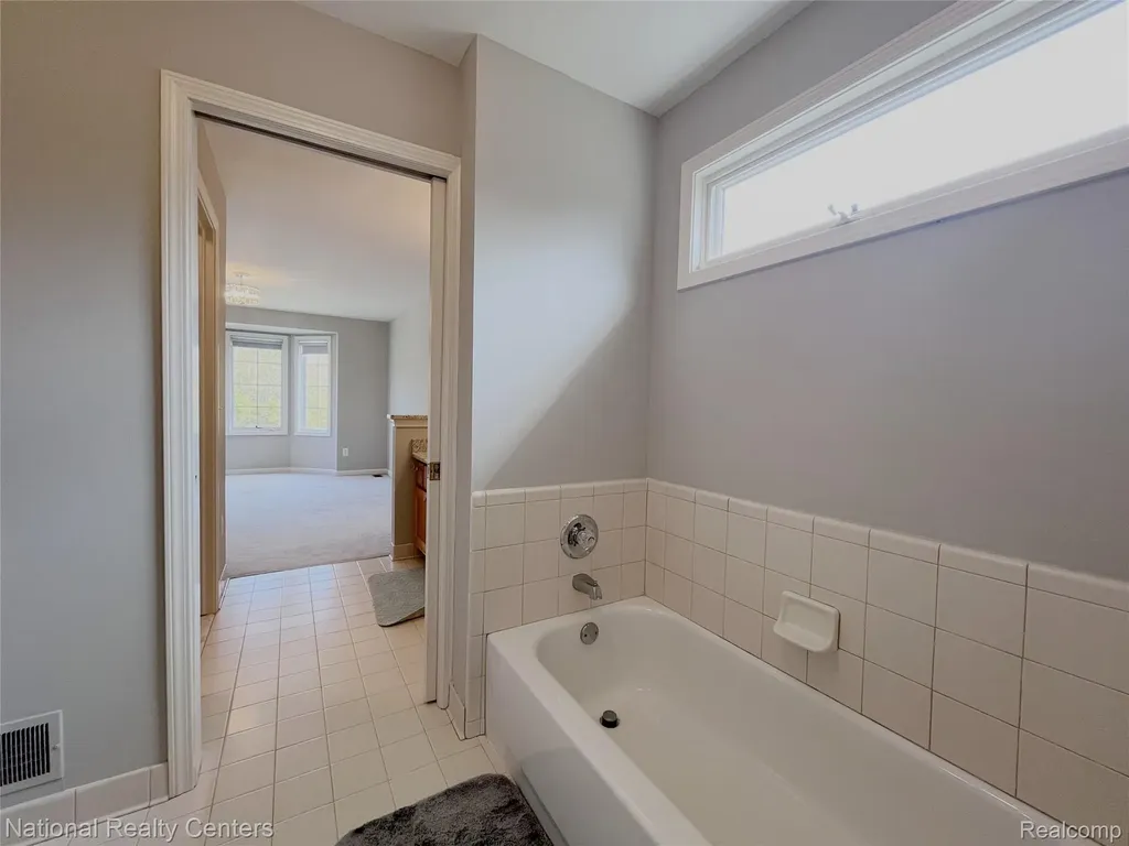 2056 Somerville Rochester Hills City MI 48307