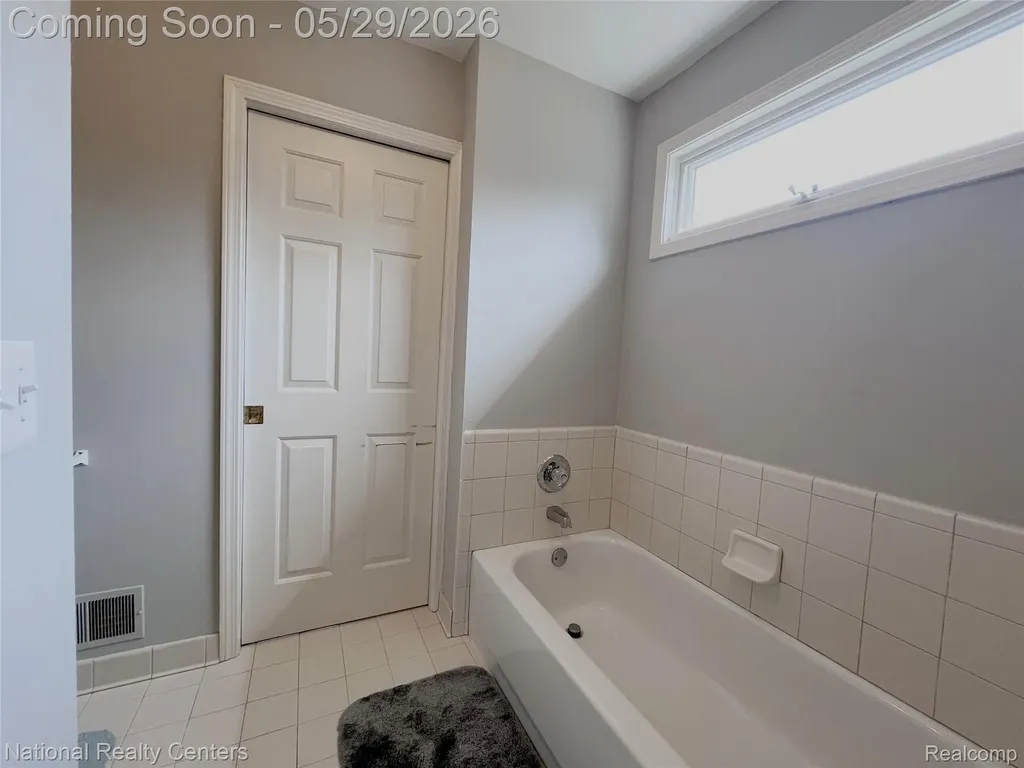 2056 Somerville Rochester Hills City MI 48307