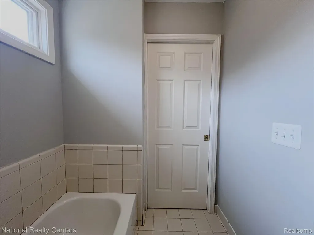 2056 Somerville Rochester Hills City MI 48307