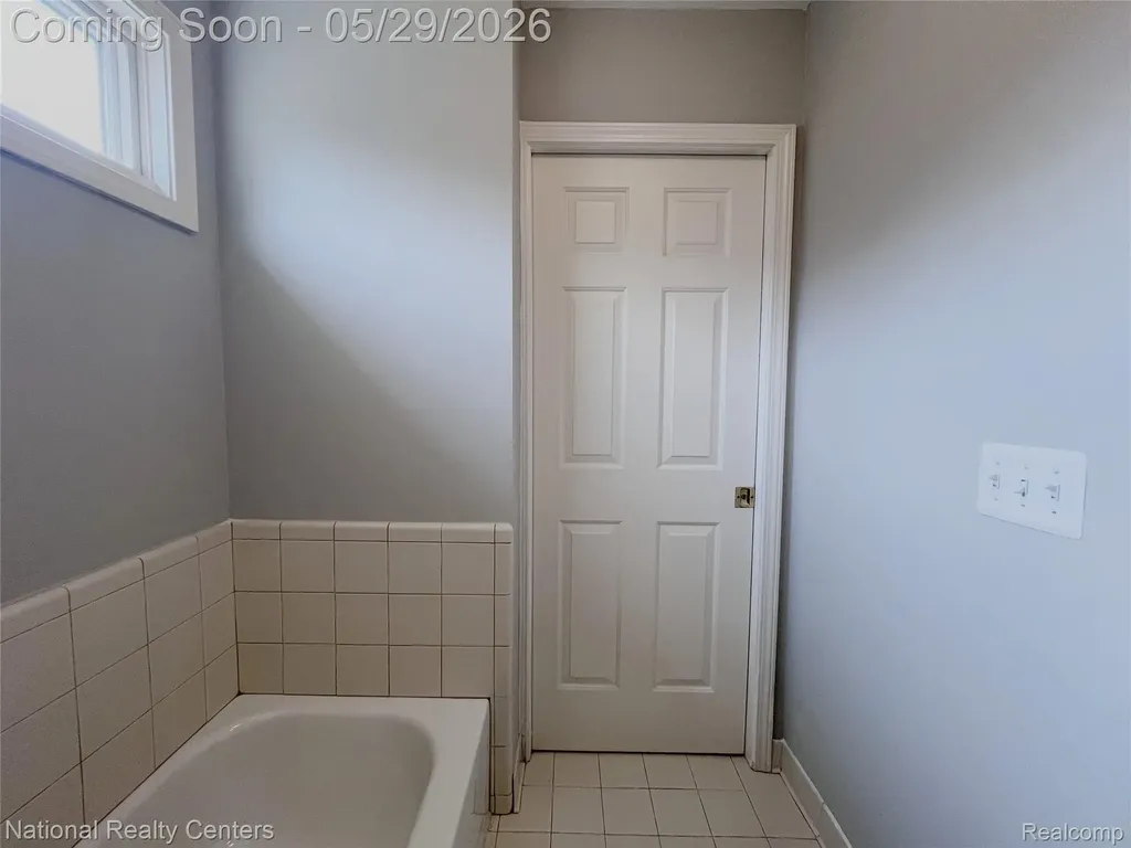 2056 Somerville Rochester Hills City MI 48307