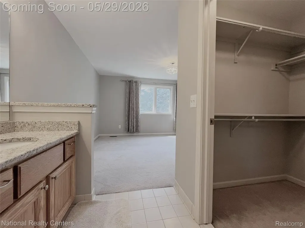 2056 Somerville Rochester Hills City MI 48307