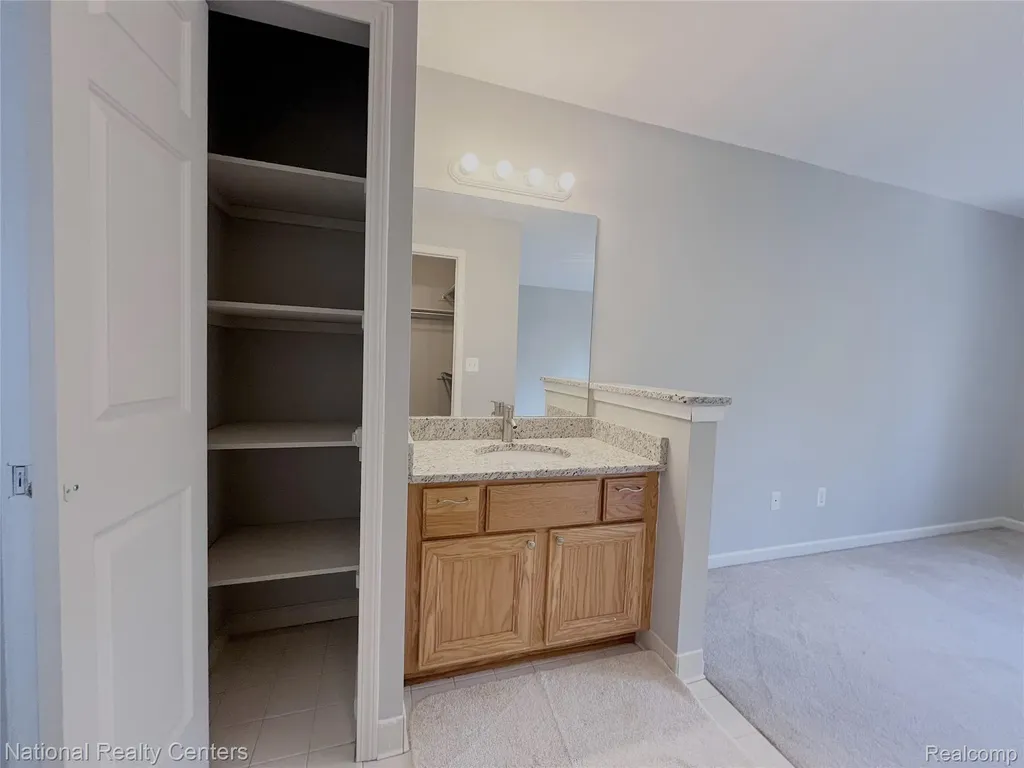 2056 Somerville Rochester Hills City MI 48307
