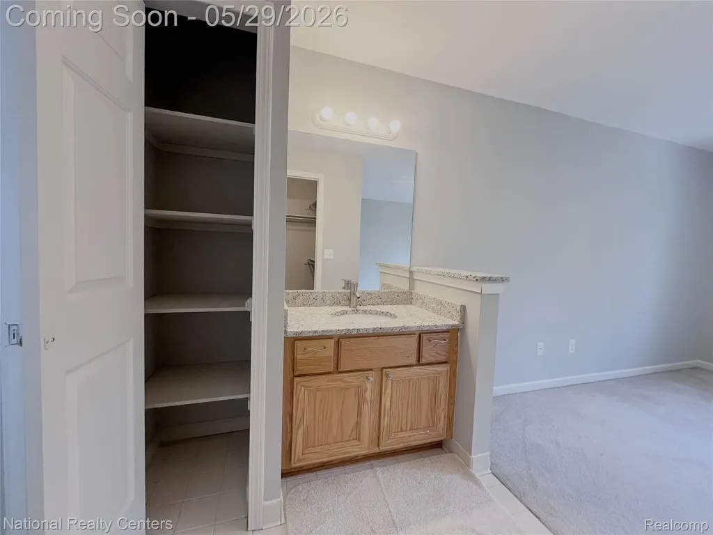 2056 Somerville Rochester Hills City MI 48307