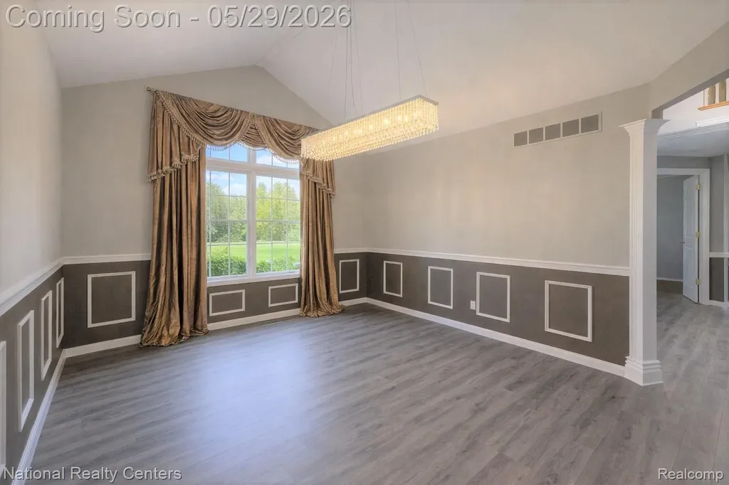 2056 Somerville Rochester Hills City MI 48307